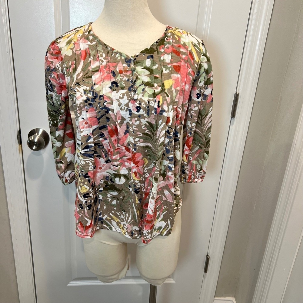 Juniper + Lime Women Knit Top Pleated Front Floral Tan PS